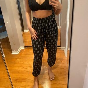 Light flowy patterned joggers